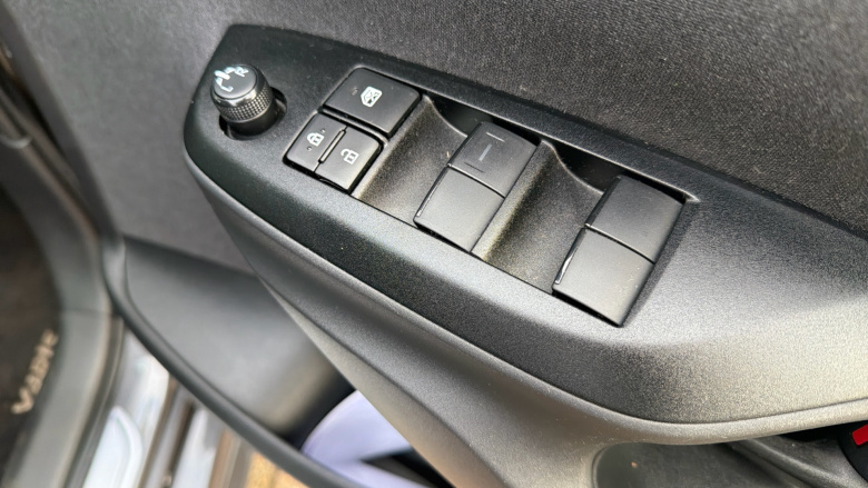 Toyota Yaris 1.5 Hybrid Design 5dr CVT Hybrid Hatchback